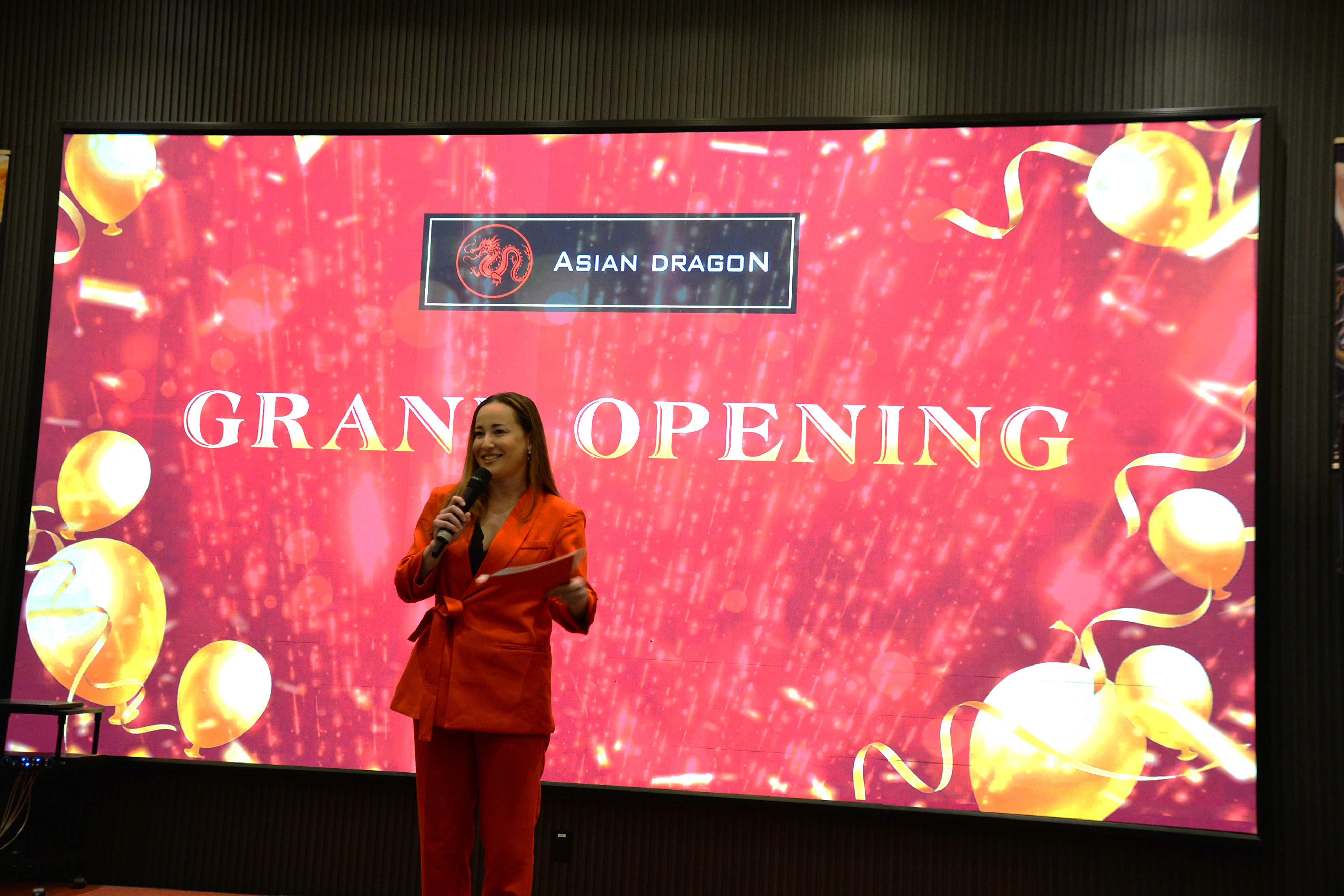 Asian Dragon Buffet��֮��ʢ��ҵ����λ��������ºع���ʢ��