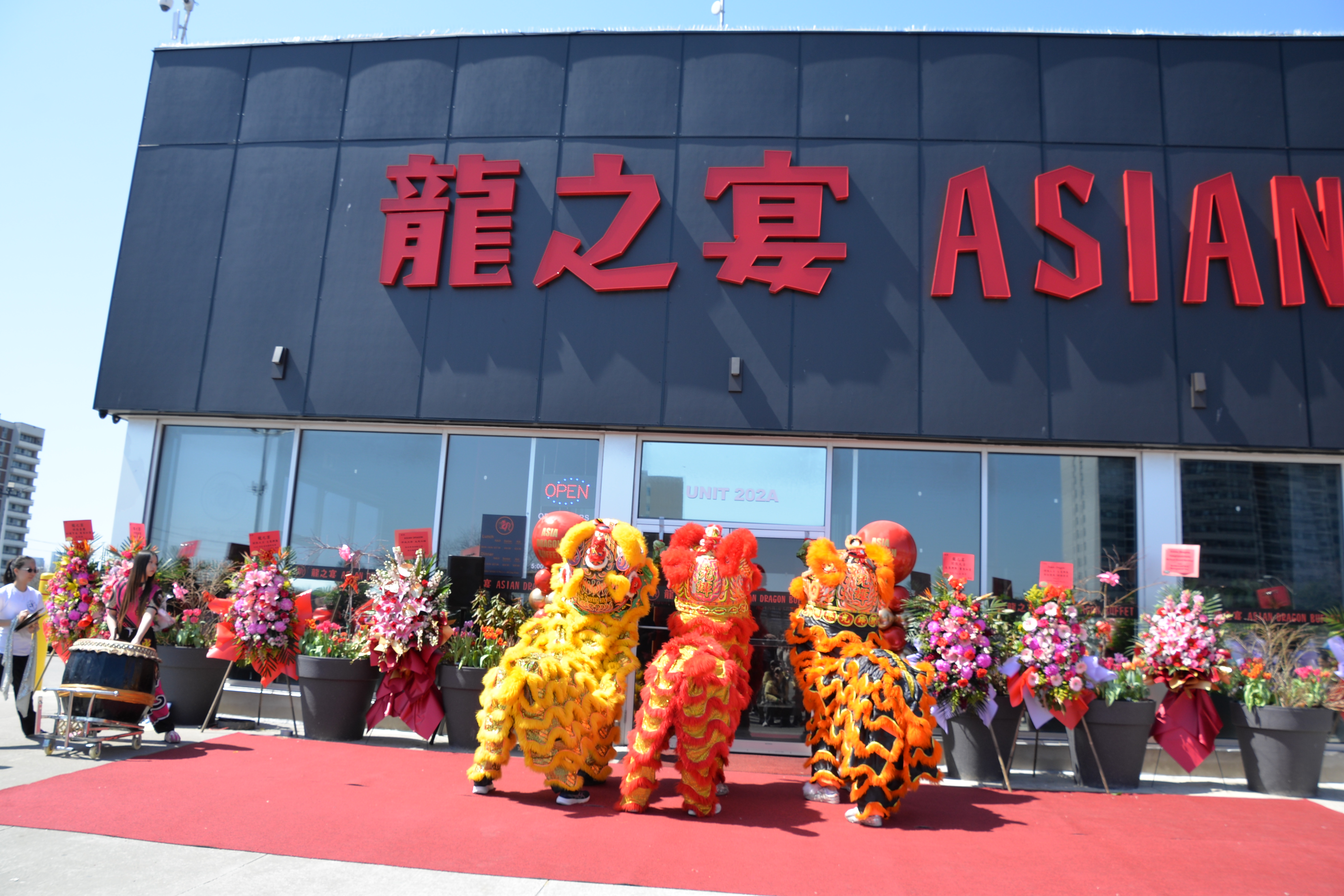 Asian Dragon Buffet��֮��ʢ��ҵ����λ��������ºع���ʢ��