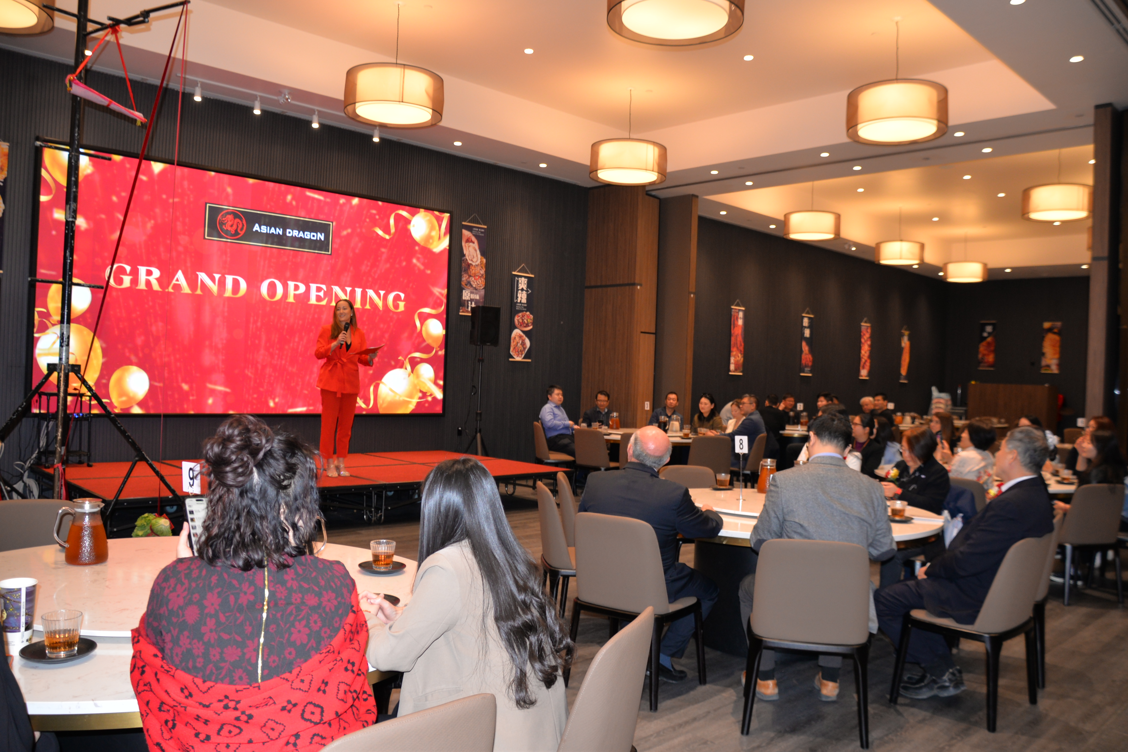 Asian Dragon Buffet��֮��ʢ��ҵ����λ��������ºع���ʢ��