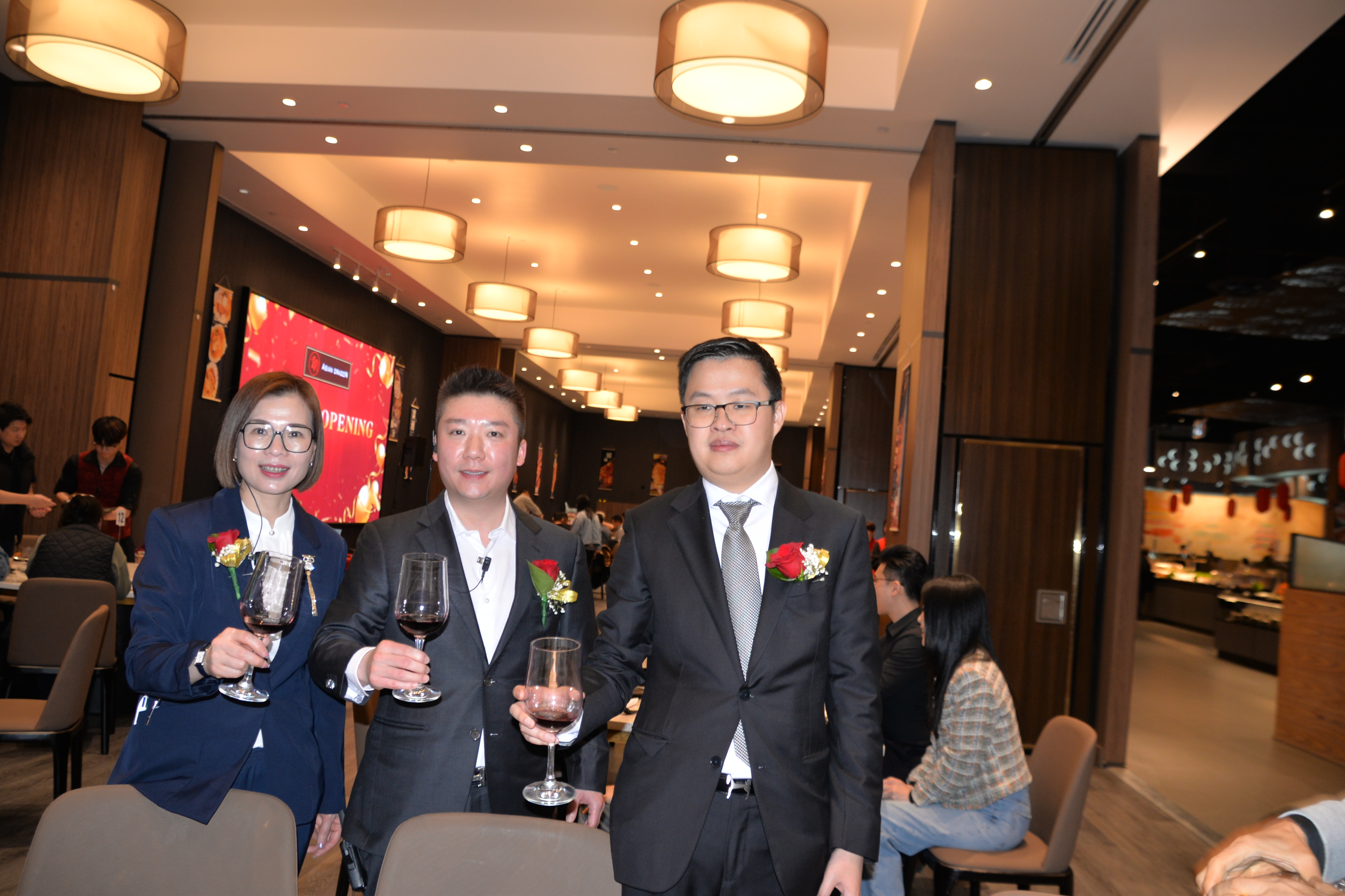 Asian Dragon Buffet��֮��ʢ��ҵ����λ��������ºع���ʢ��