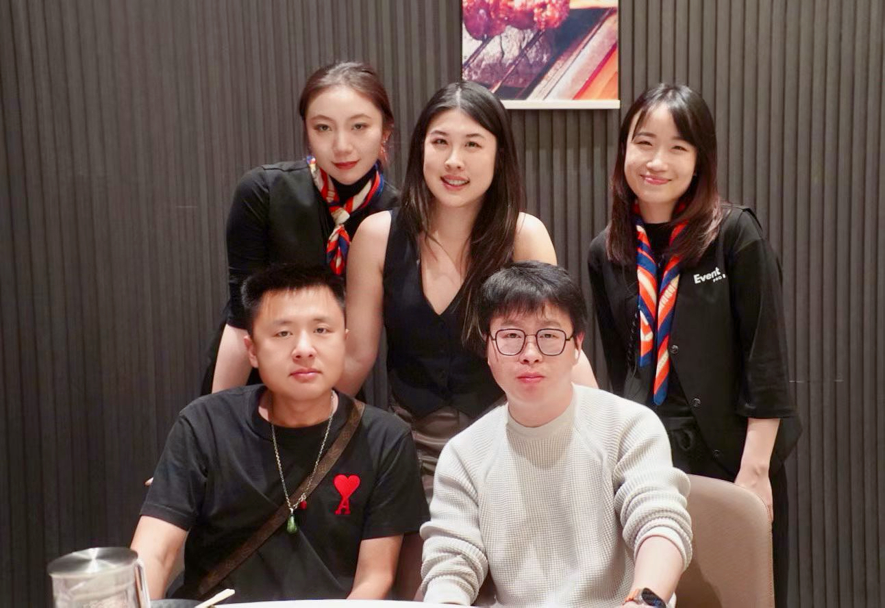 Asian Dragon Buffet��֮��ʢ��ҵ����λ��������ºع���ʢ��