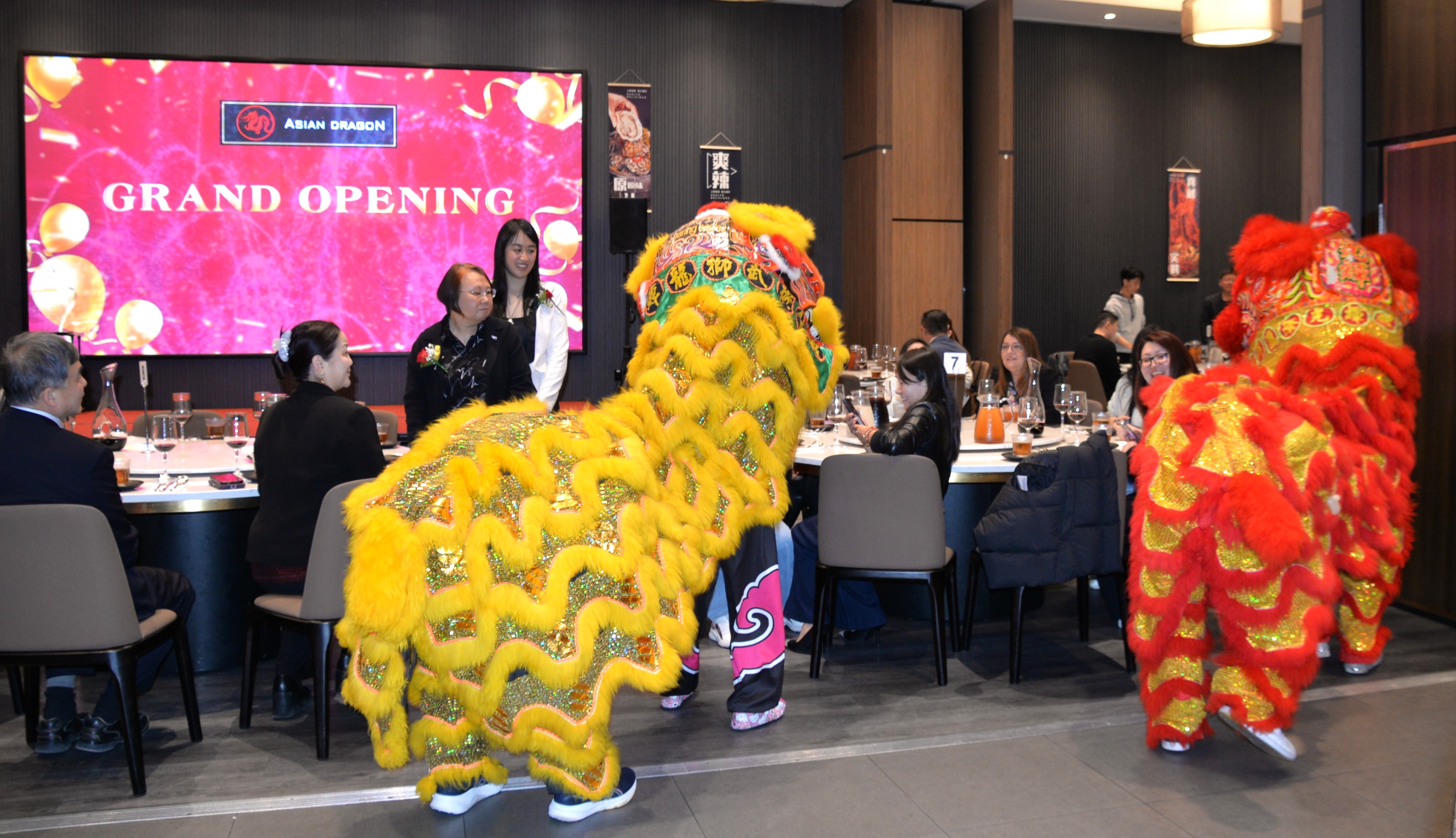 Asian Dragon Buffet��֮��ʢ��ҵ����λ��������ºع���ʢ��