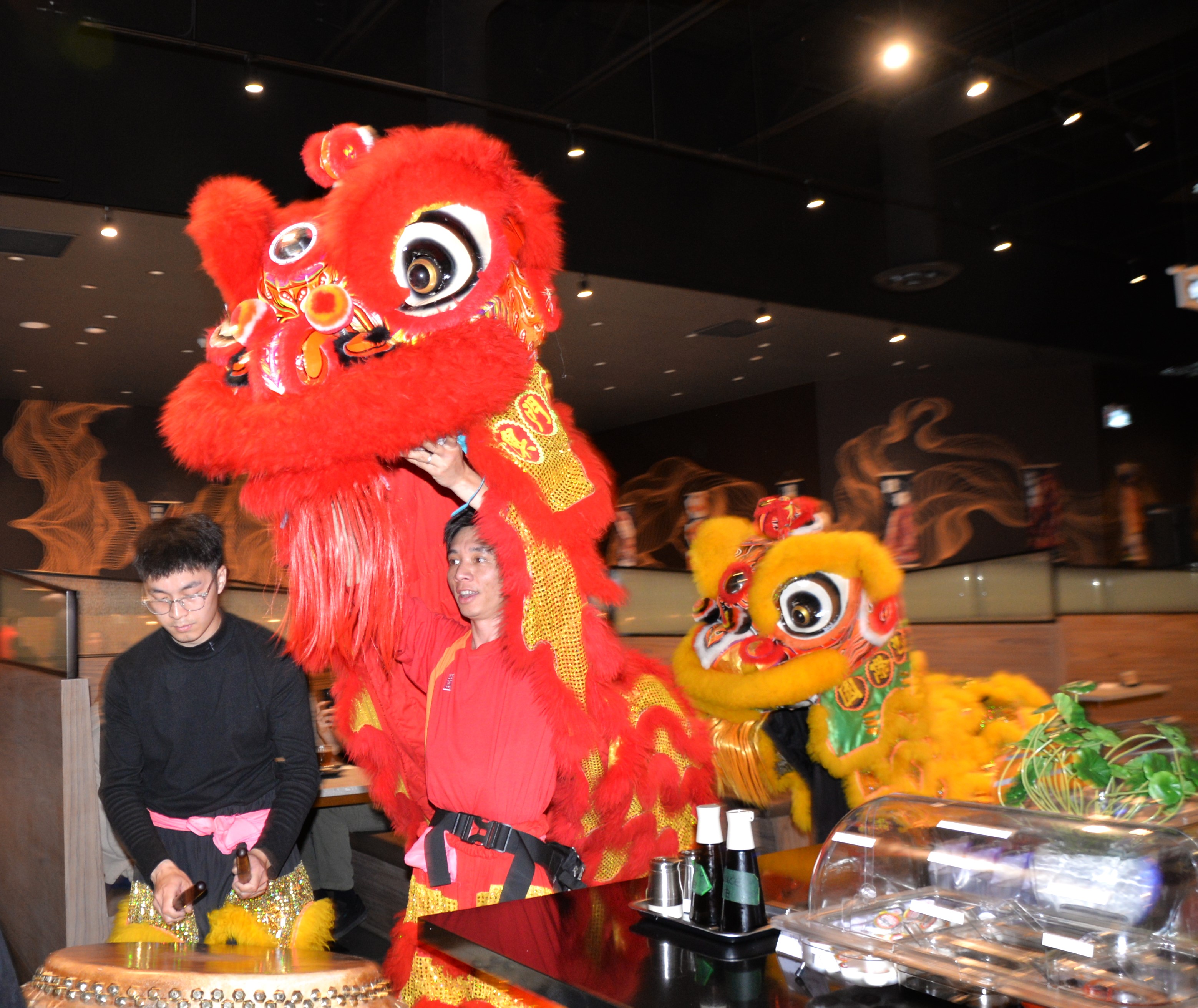 Asian Dragon Buffet��֮��ʢ��ҵ����λ��������ºع���ʢ��