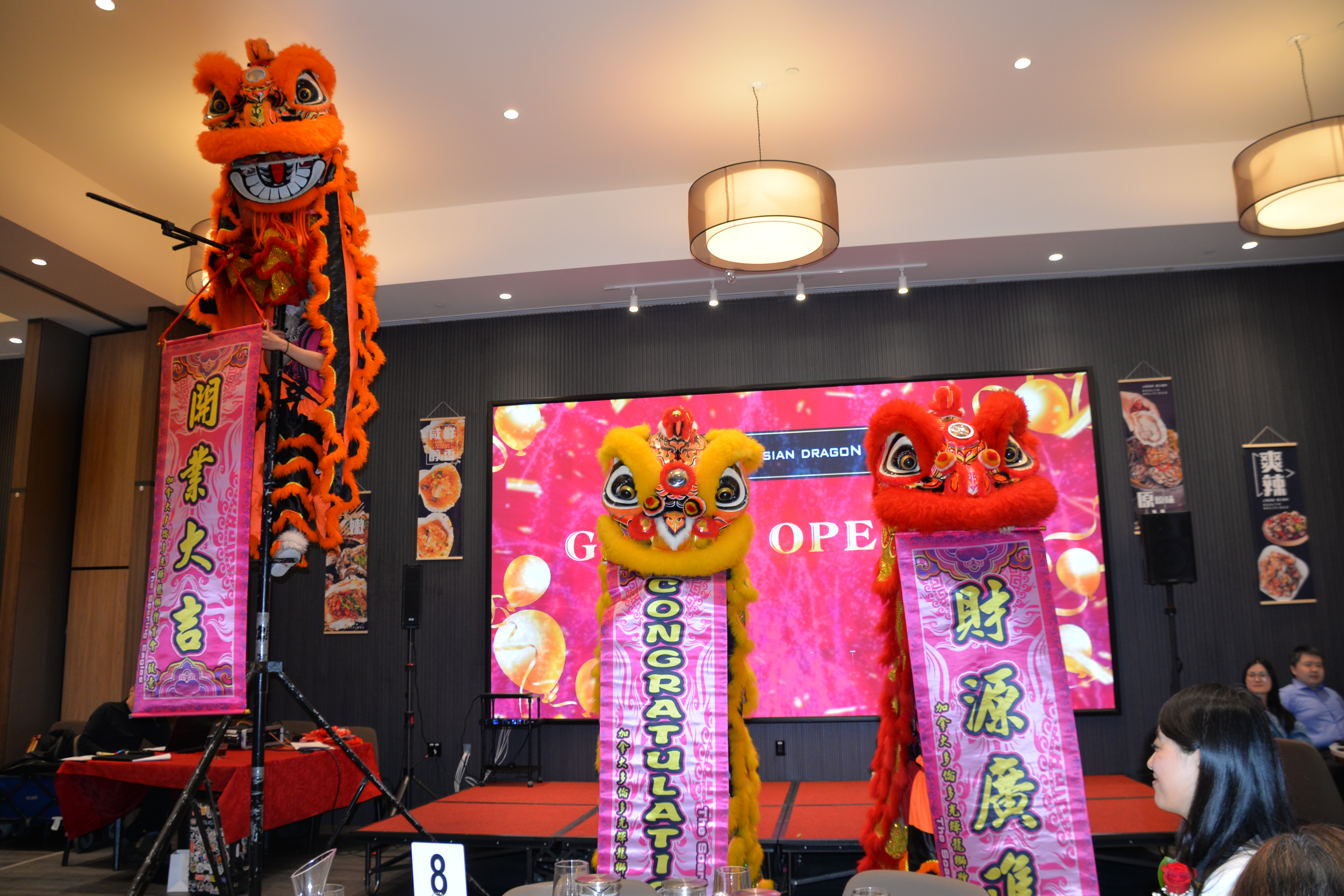 Asian Dragon Buffet��֮��ʢ��ҵ����λ��������ºع���ʢ��