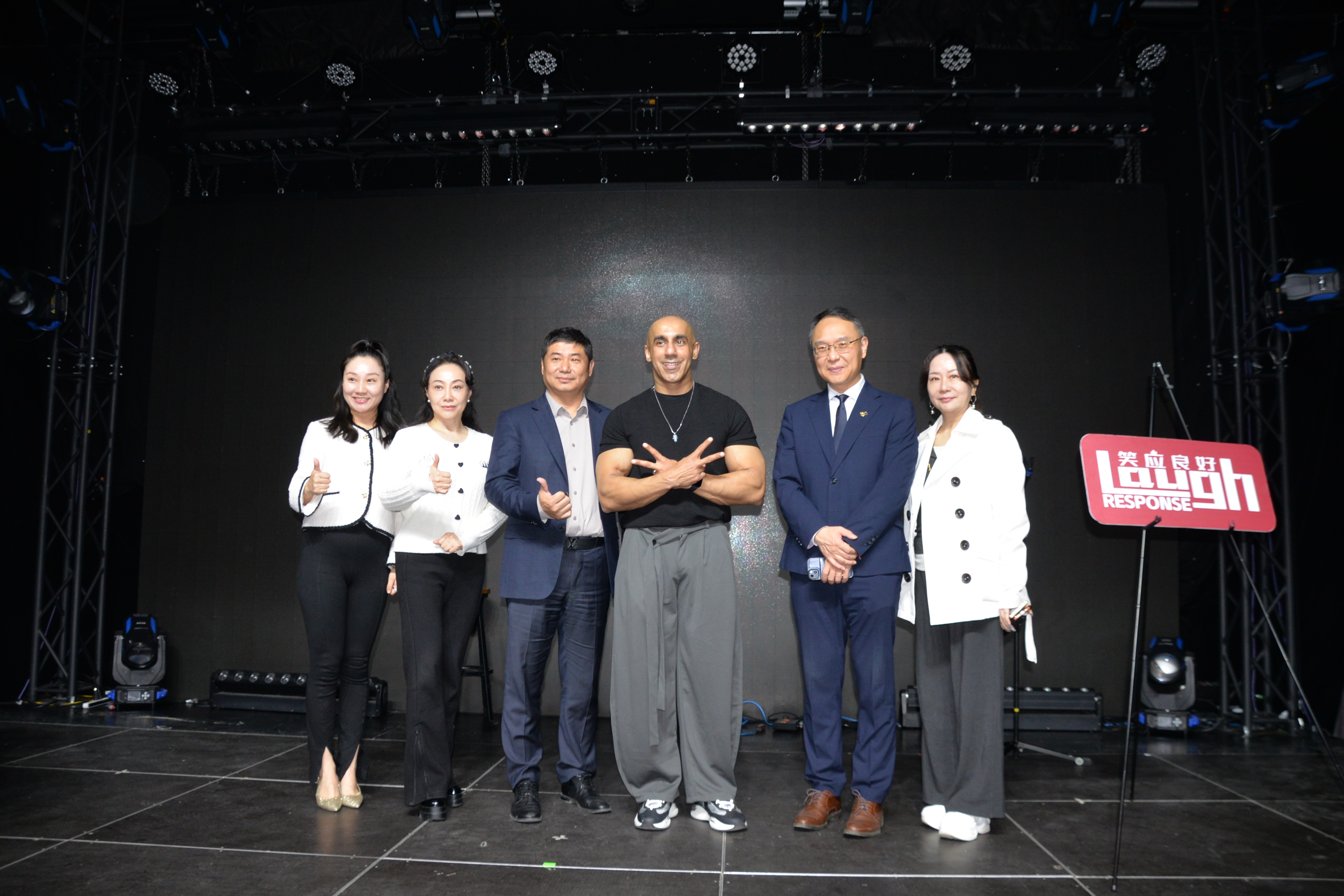 ը��һ��Ӣ���������ġ��ո���׶ࣺȫ���Ʒ����ⳡ�ݳ�̫����