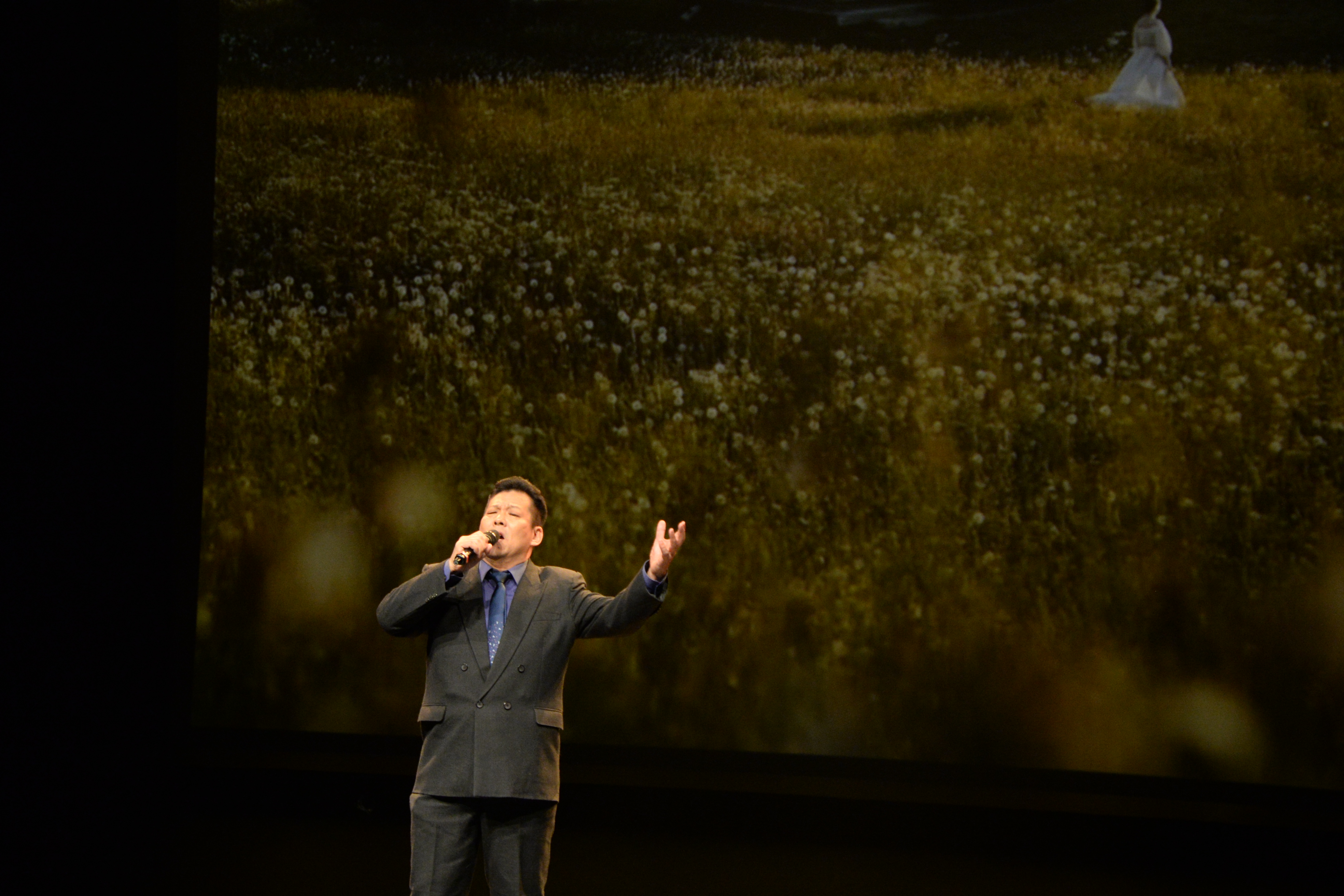 ����԰���顤��������Ƹ����ݳ��ᡱԲ�����У�