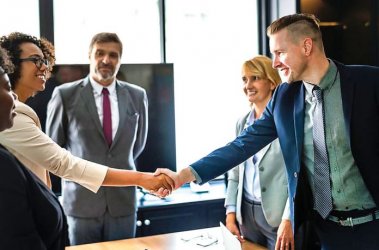 4�ɼ��ô��˶Ի��������� Ԥ����ְλн�꽫����