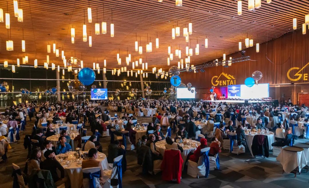 十载春华秋实,今朝景行泰然