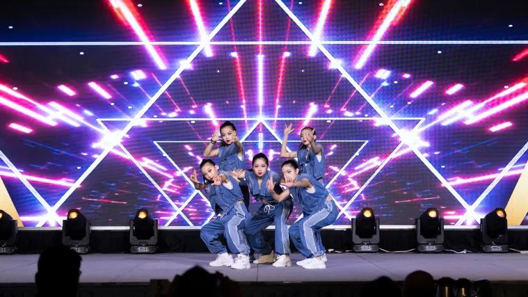 十载春华秋实,今朝景行泰然