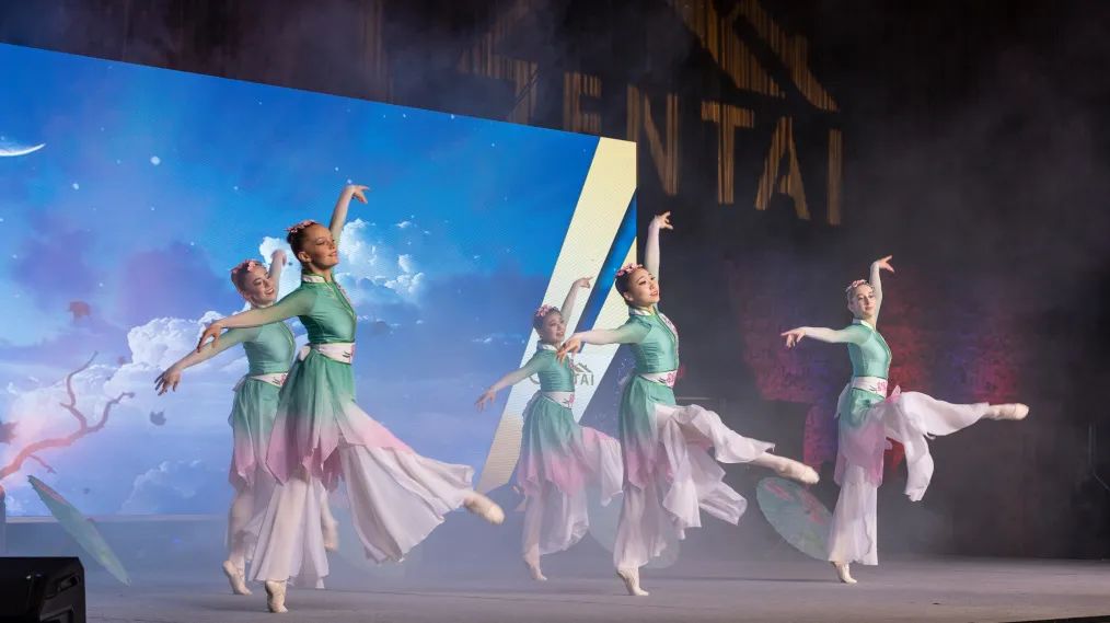 十载春华秋实,今朝景行泰然