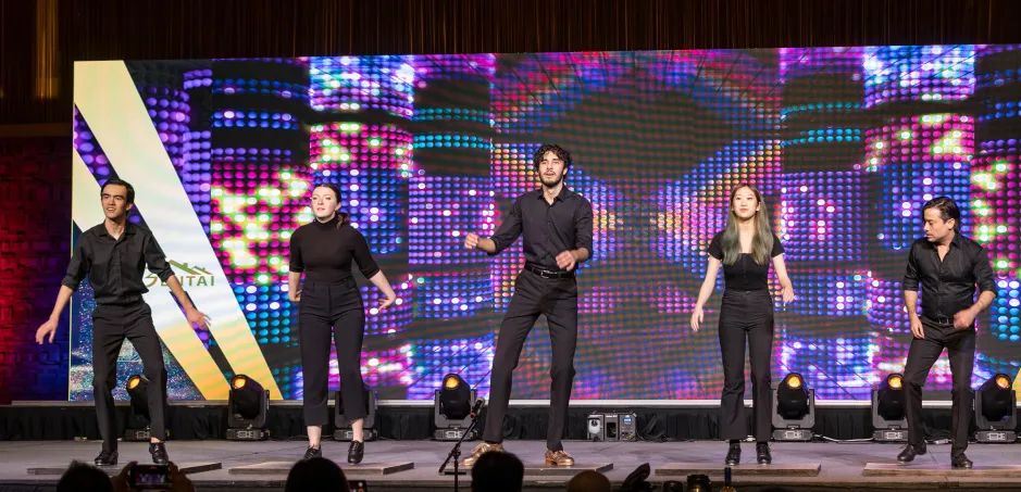 十载春华秋实,今朝景行泰然