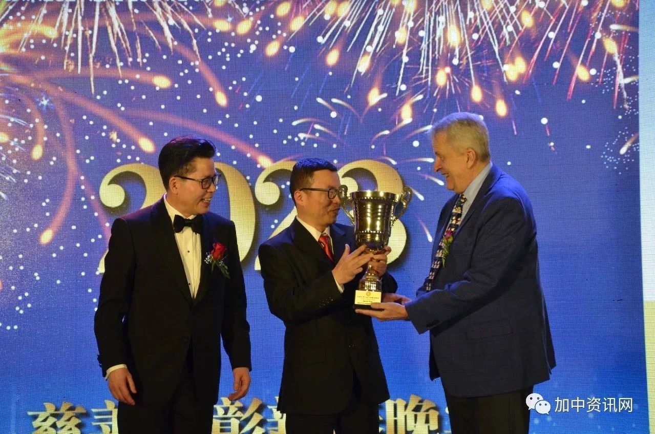 加拿大华人地产金融总商会2023慈善表彰新春晚宴隆重举行