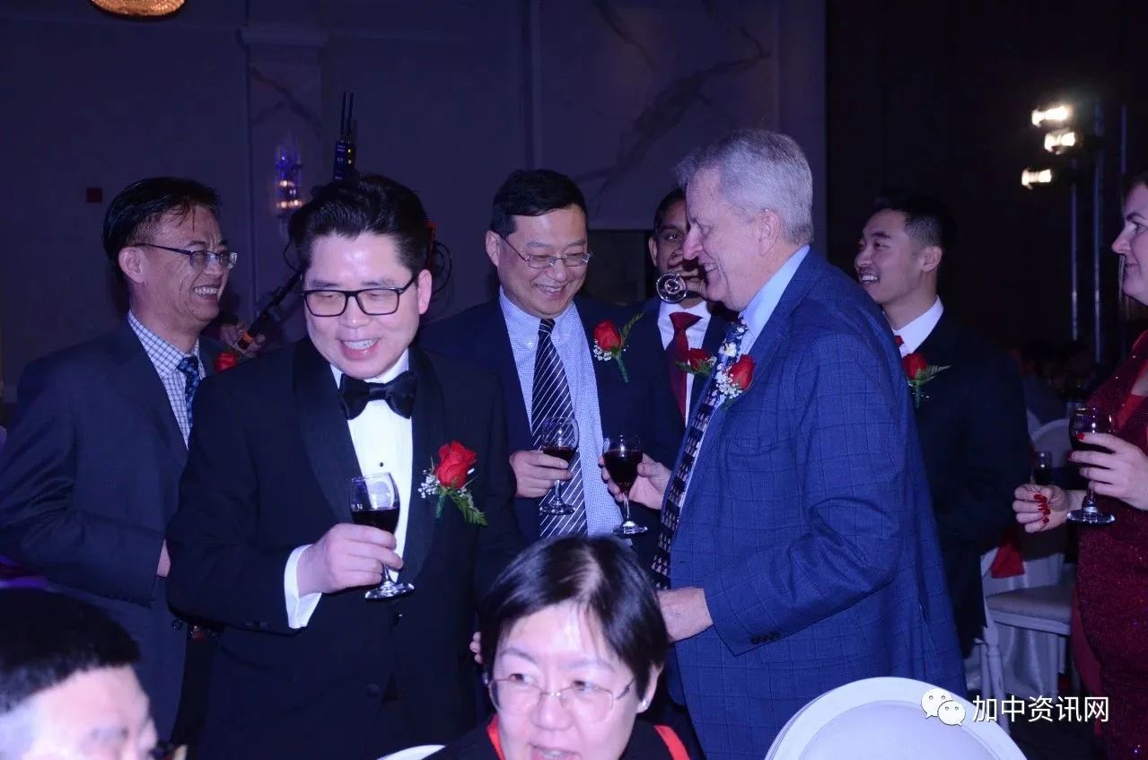 加拿大华人地产金融总商会2023慈善表彰新春晚宴隆重举行