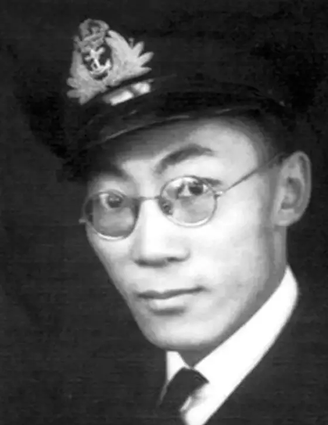 【排华法案百年专题】加拿大海军第一位华裔军官竟然产生在排华时