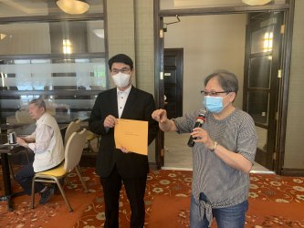 何胡景区域议员母亲节探访孟尝阁,支持YRT的8号公车线