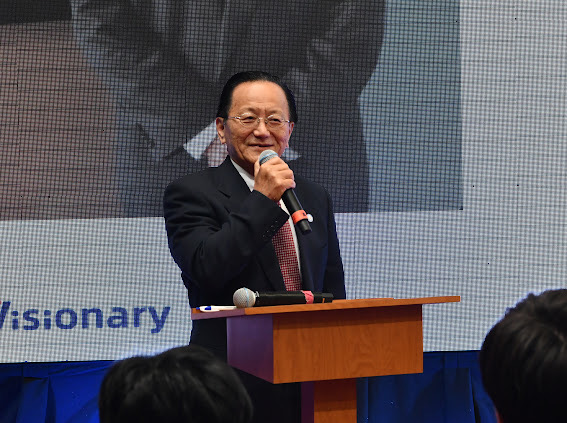 远见从传统教育成功转型高科技、生命科学和人工智能教育