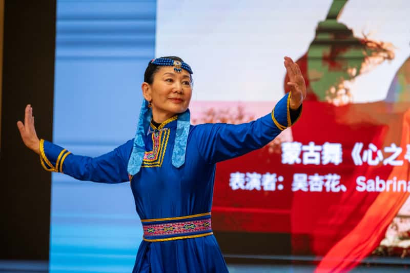 400乡亲齐聚加拿大内蒙古同乡会2025迎春晚会