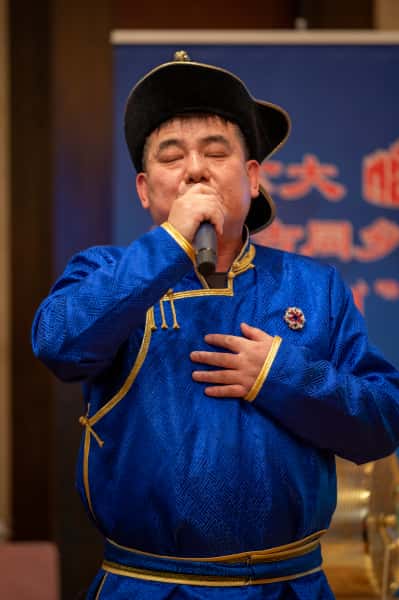 400乡亲齐聚加拿大内蒙古同乡会2025迎春晚会