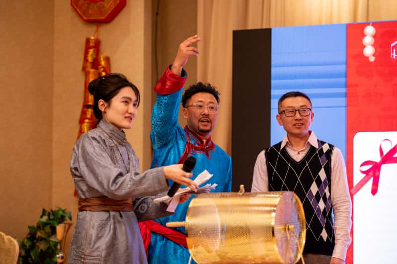 400乡亲齐聚加拿大内蒙古同乡会2025迎春晚会