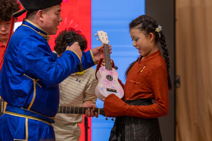 400乡亲齐聚加拿大内蒙古同乡会2025迎春晚会