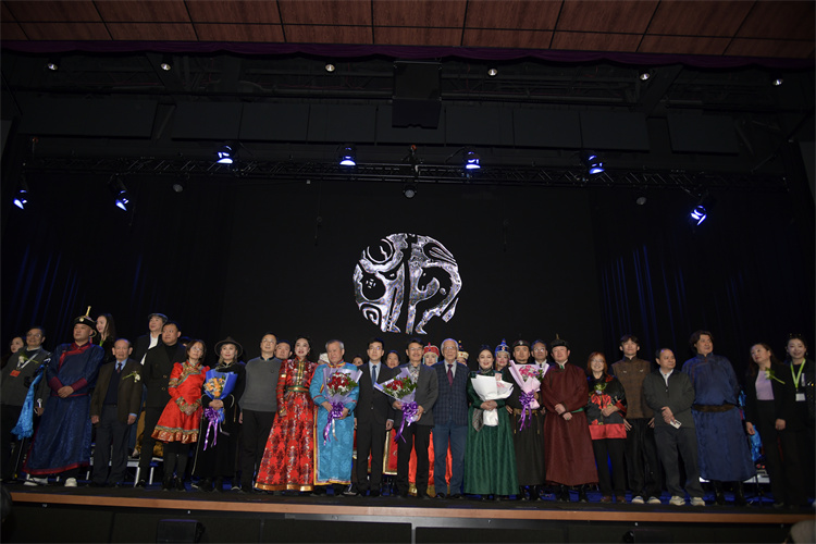 安达组合“草原摇滚之夜”演出大获成功 | 震撼多伦多,赢得全场起立喝彩!
