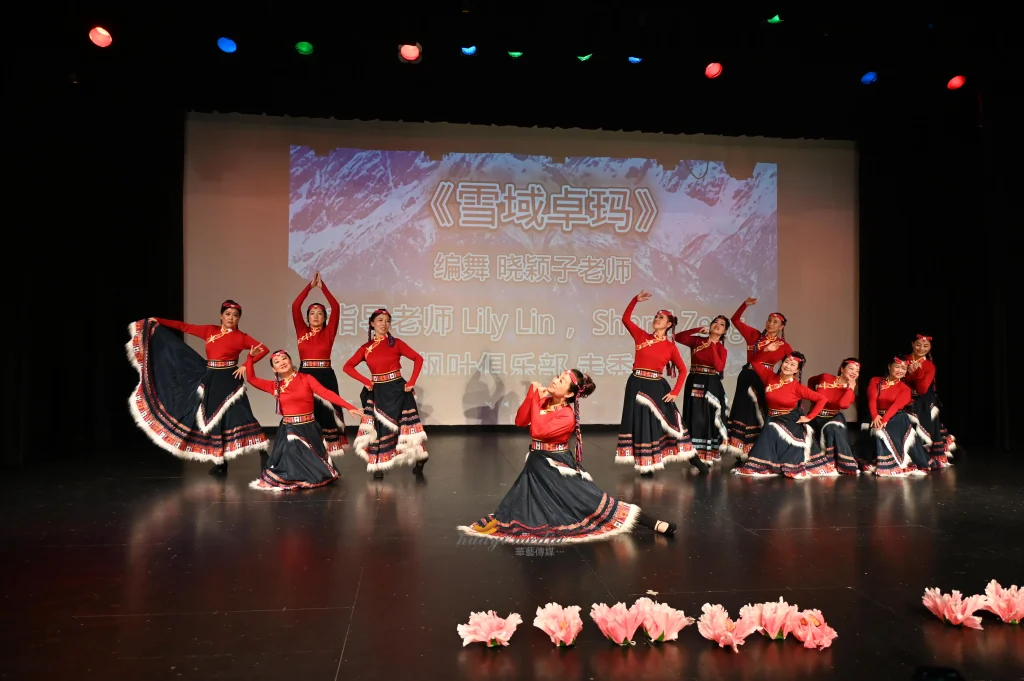 枫叶俱乐部举办居家养老项目义工颁奖暨俱乐部成立十五周年庆典