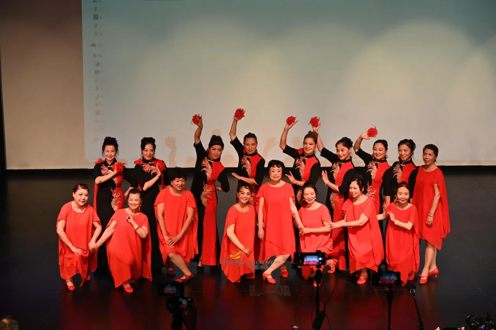 枫叶俱乐部举办居家养老项目义工颁奖暨俱乐部成立十五周年庆典