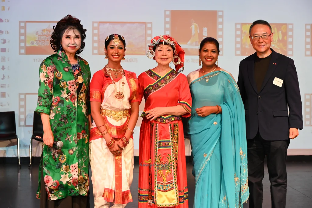 枫叶俱乐部举办居家养老项目义工颁奖暨俱乐部成立十五周年庆典