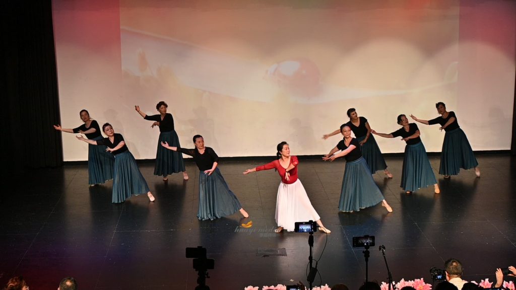 枫叶俱乐部举办居家养老项目义工颁奖暨俱乐部成立十五周年庆典