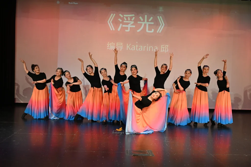 枫叶俱乐部举办居家养老项目义工颁奖暨俱乐部成立十五周年庆典