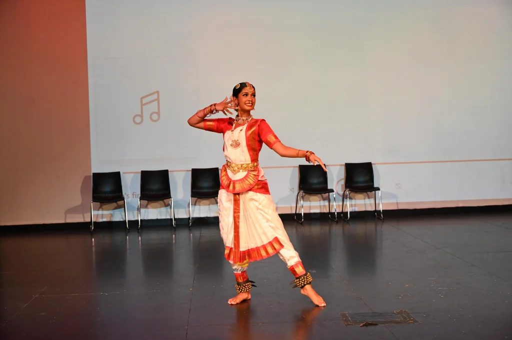 枫叶俱乐部举办居家养老项目义工颁奖暨俱乐部成立十五周年庆典