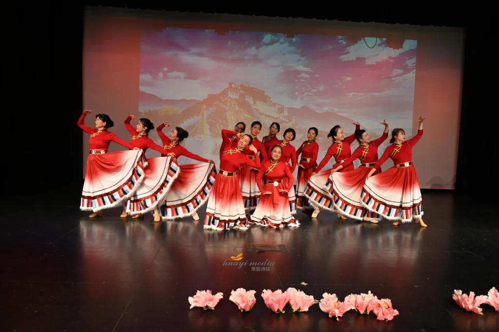 枫叶俱乐部举办居家养老项目义工颁奖暨俱乐部成立十五周年庆典