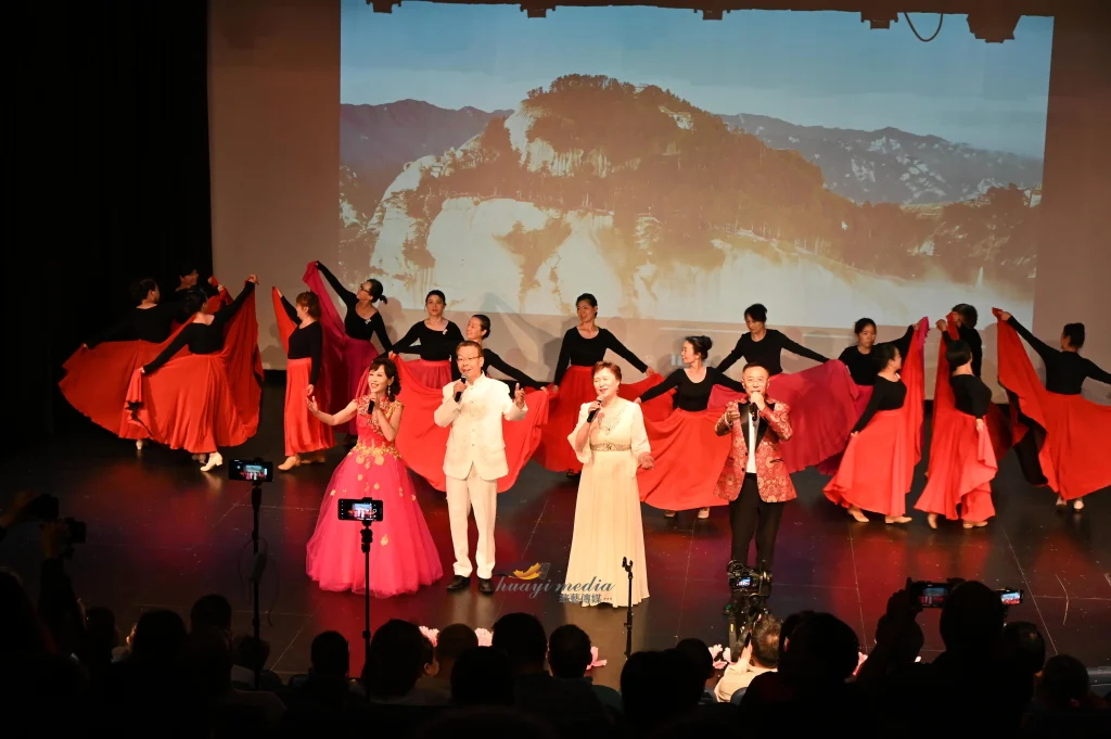 枫叶俱乐部举办居家养老项目义工颁奖暨俱乐部成立十五周年庆典