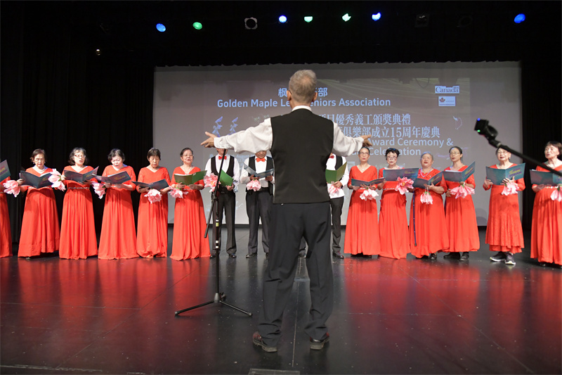 枫叶俱乐部举办居家养老项目义工颁奖暨俱乐部成立十五周年庆典