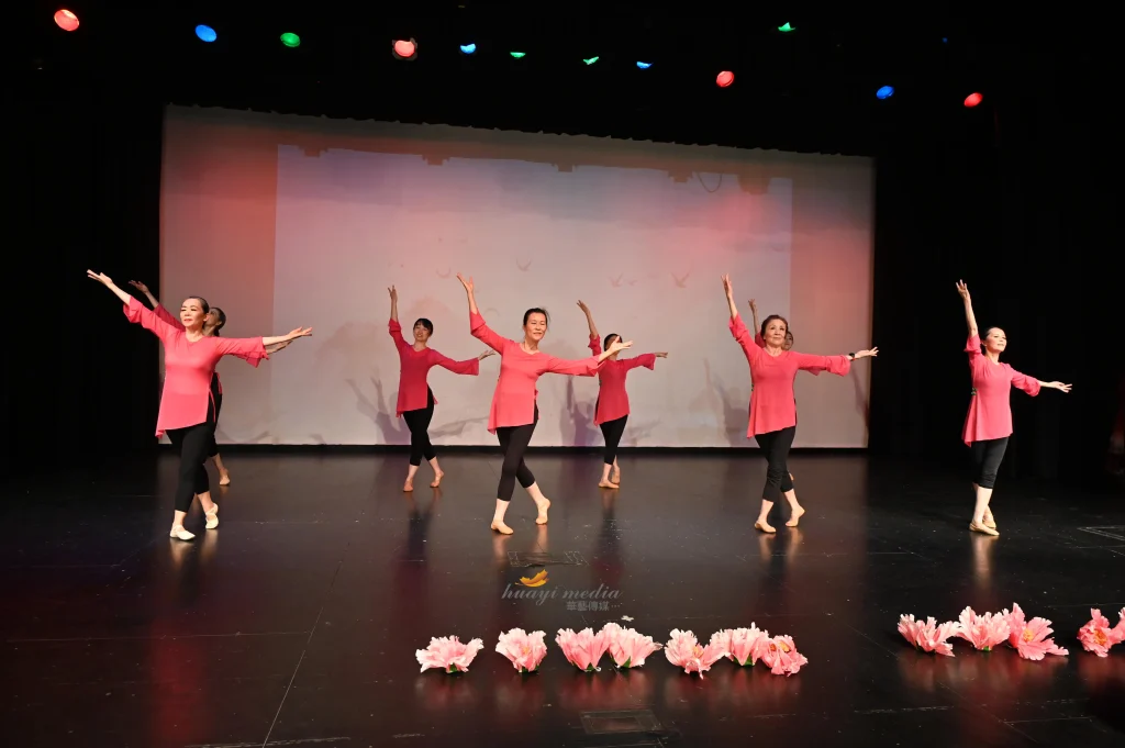 枫叶俱乐部举办居家养老项目义工颁奖暨俱乐部成立十五周年庆典