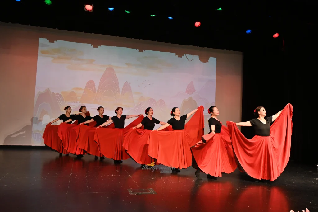 枫叶俱乐部举办居家养老项目义工颁奖暨俱乐部成立十五周年庆典