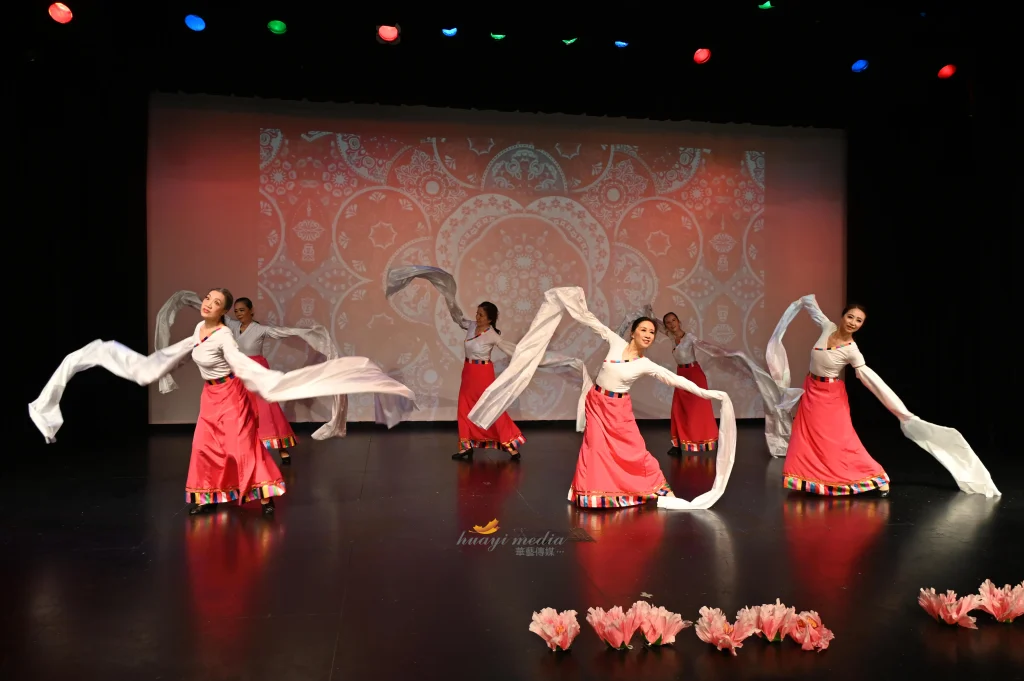 枫叶俱乐部举办居家养老项目义工颁奖暨俱乐部成立十五周年庆典