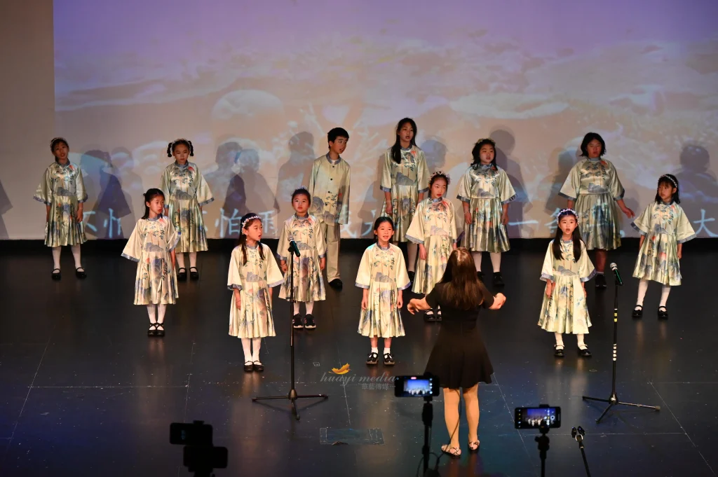 枫叶俱乐部举办居家养老项目义工颁奖暨俱乐部成立十五周年庆典