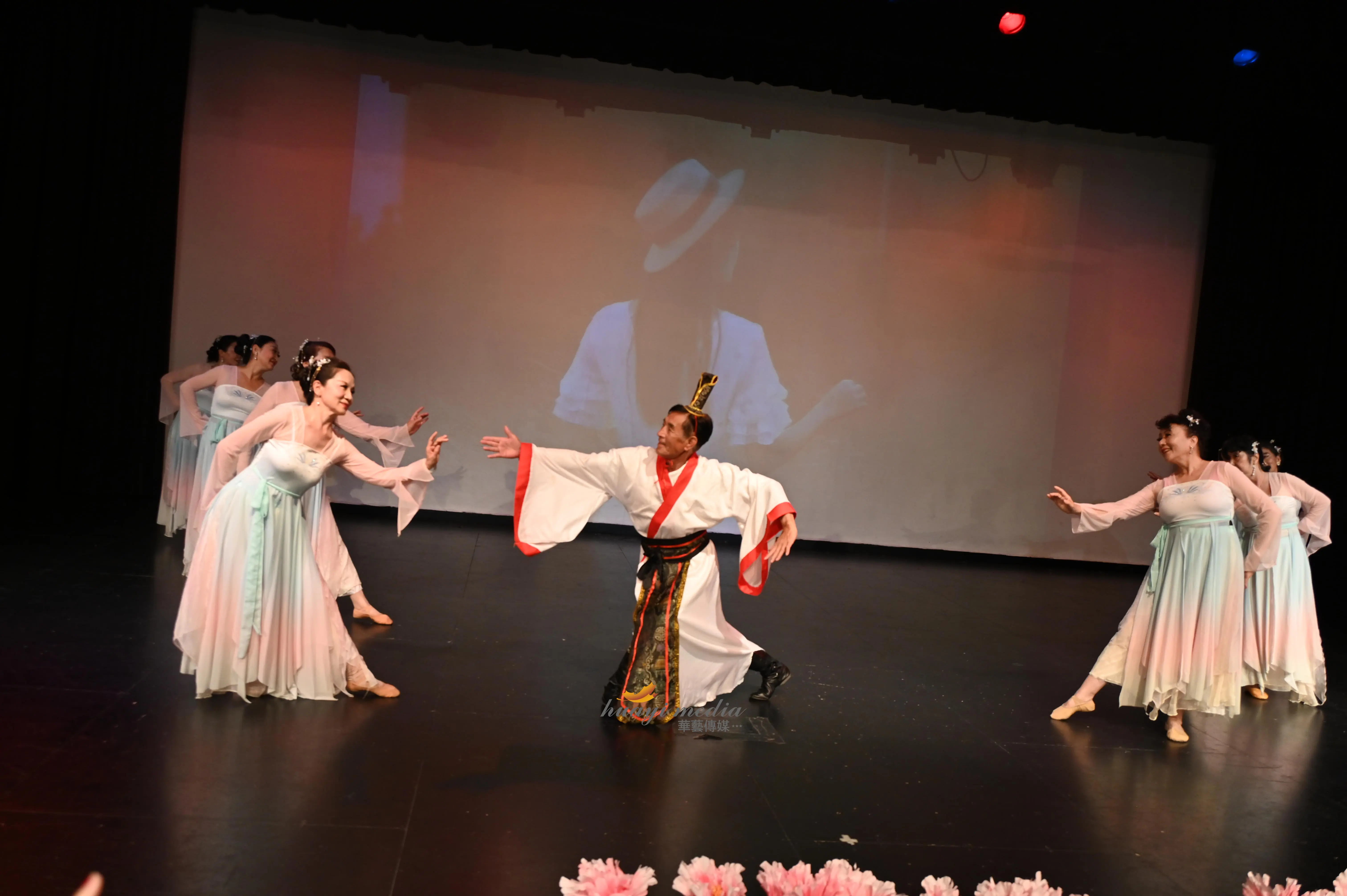 枫叶俱乐部举办居家养老项目义工颁奖暨俱乐部成立十五周年庆典