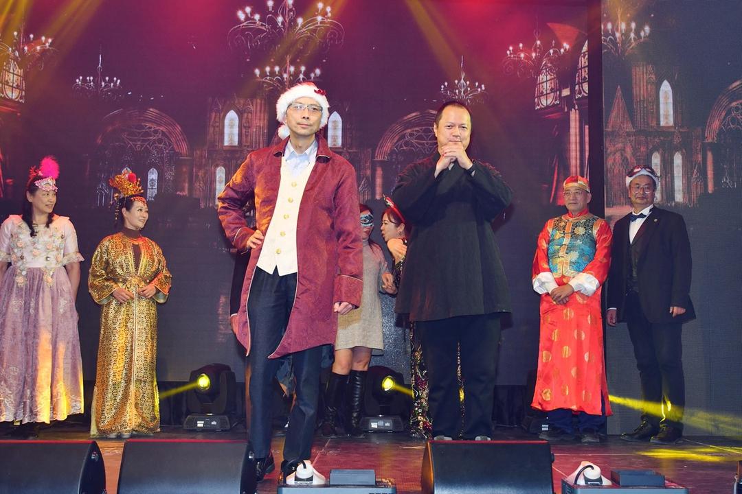 加拿大深圳社团联合总会成功举办深爱慈善之夜答谢庆功暨圣诞迎新