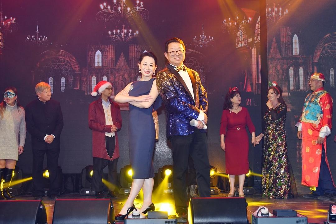 加拿大深圳社团联合总会成功举办深爱慈善之夜答谢庆功暨圣诞迎新