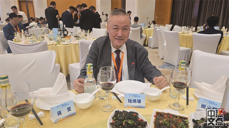 “侨连五洲·七彩云南”第22届东盟华商会昆明隆重举行,陆炳雄应