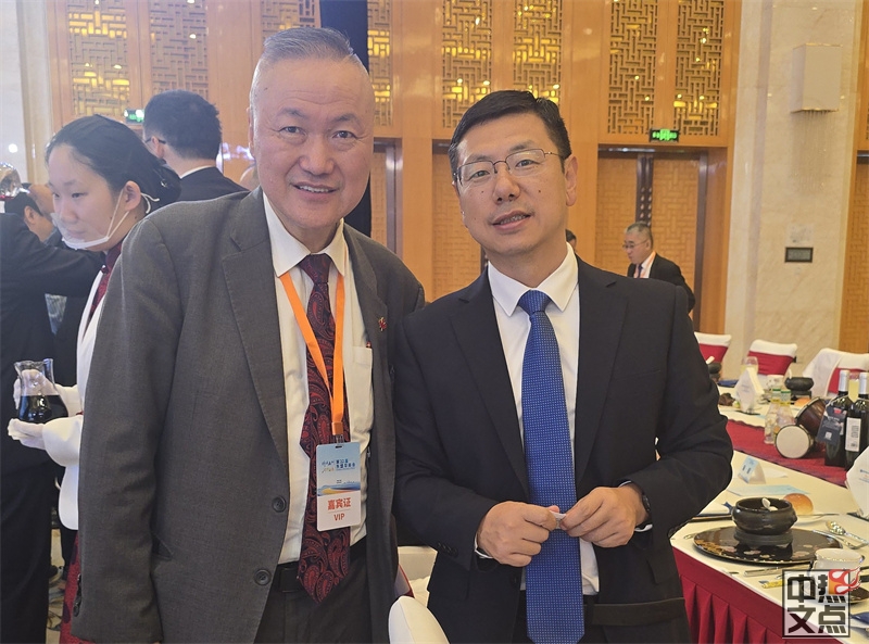 “侨连五洲·七彩云南”第22届东盟华商会昆明隆重举行,陆炳雄应