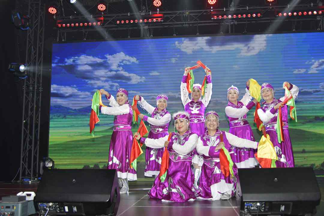 加拿大国庆日总理贺信致意 多伦多上演“跨代同台”共谱加拿大多