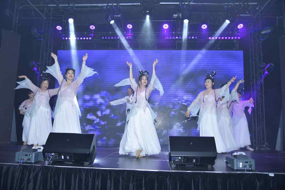 加拿大国庆日总理贺信致意 多伦多上演“跨代同台”共谱加拿大多