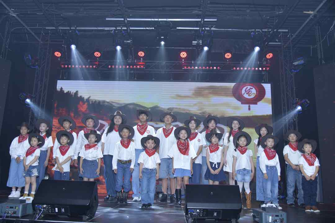 加拿大国庆日总理贺信致意 多伦多上演“跨代同台”共谱加拿大多